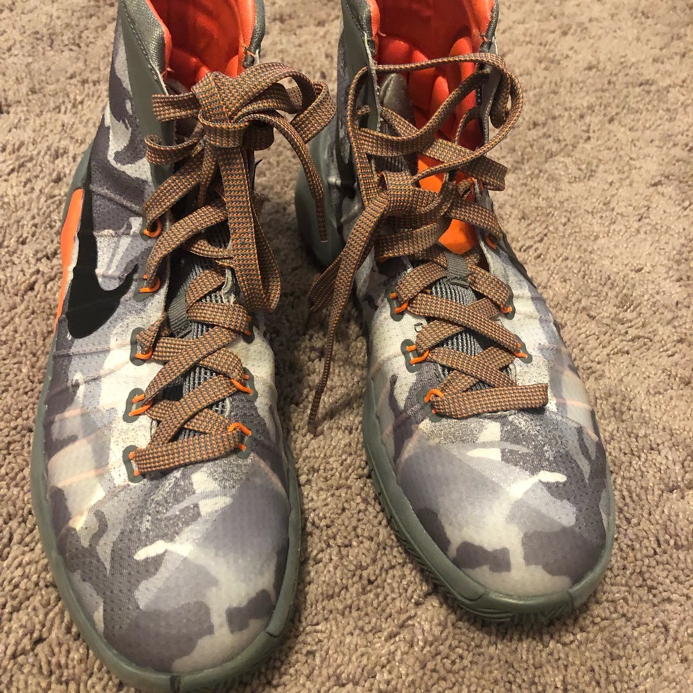 Nike Kids Hyperdunk 2015 Basketball Shoe